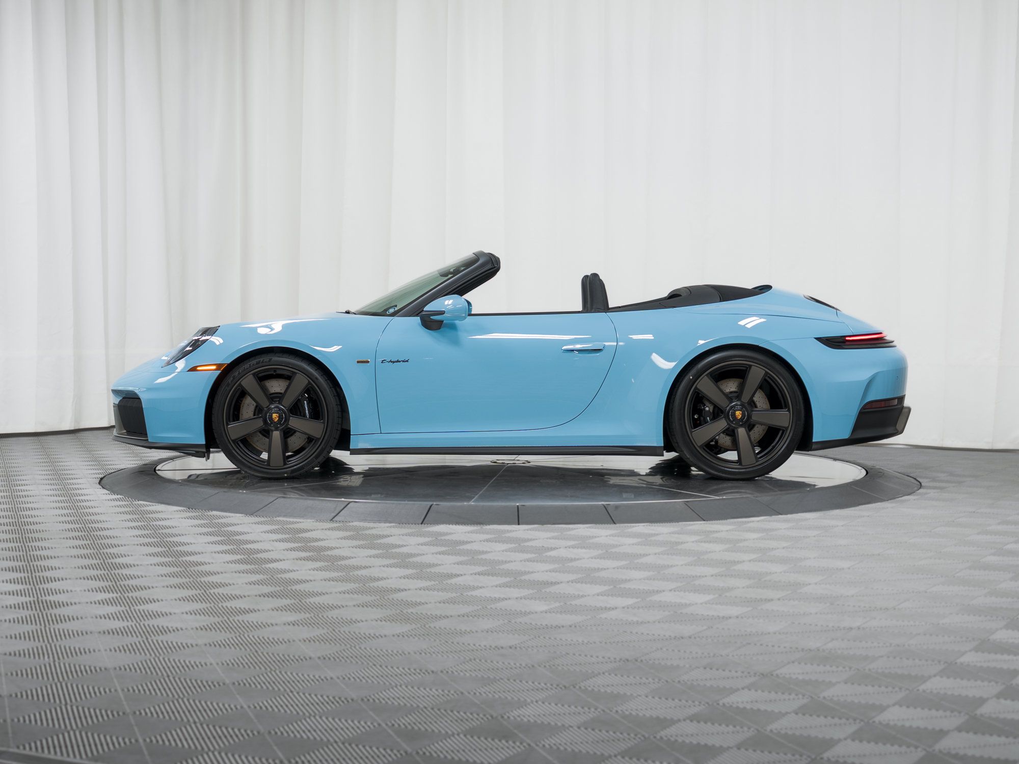 Used 2026 Porsche 911 GTS RWD image 43