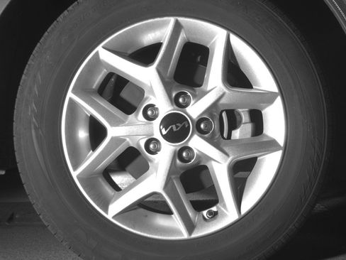 Used 2025 Kia Soul LX w/ LX Technology Package FWD image 13