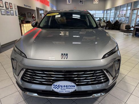 Used 2024 Buick Envision Preferred image 2