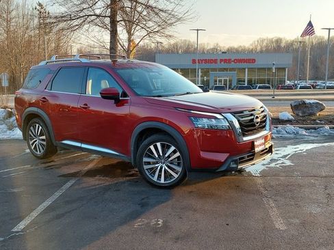 Used 2022 Nissan Pathfinder Platinum w/ Lighting Package (N92) image 2