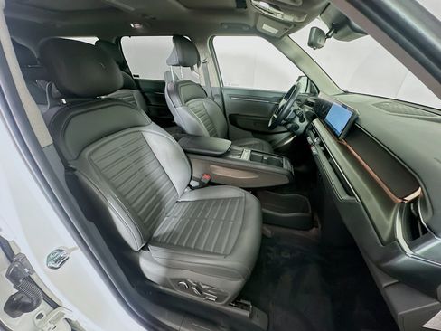 Used 2024 Kia EV9 Land AWD/4WD image 34