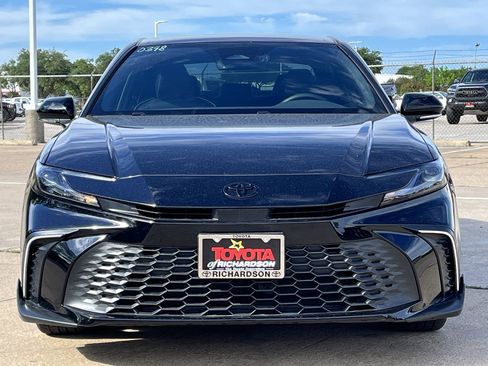 Used 2025 Toyota Camry SE w/ Convenience Package image 7