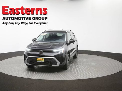 Used 2025 Volkswagen Taos SE FWD image 52