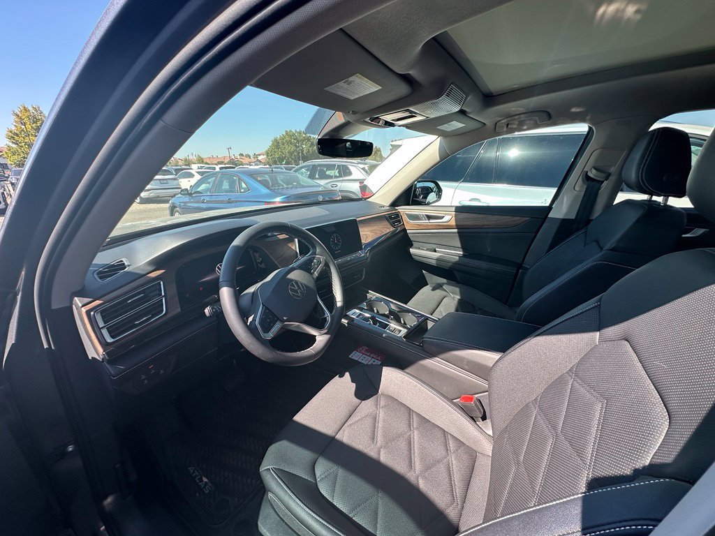 Used 2025 Volkswagen Atlas SE FWD image 7