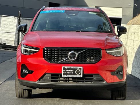 Used 2025 Volvo XC40 B5 Plus image 10