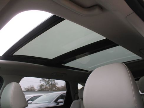 Certified 2025 Kia Sorento S w/ Panoramic Sunroof Package image 59