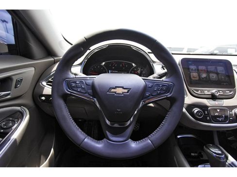 Used 2017 Chevrolet Malibu LT FWD image 14