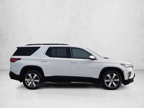 Used 2023 Chevrolet Traverse LT w/ LT Premium Package AWD/4WD image 4