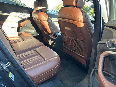 Used 2019 Audi e-tron Prestige w/ Prestige Package image 15