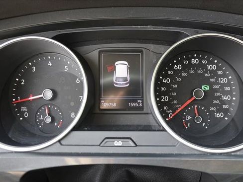 Used 2018 Volkswagen Tiguan SE w/ Panoramic Sunroof Package AWD/4WD image 15