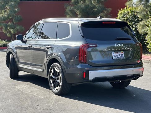 Used 2024 Kia Telluride S w/ S Sunroof Package image 4
