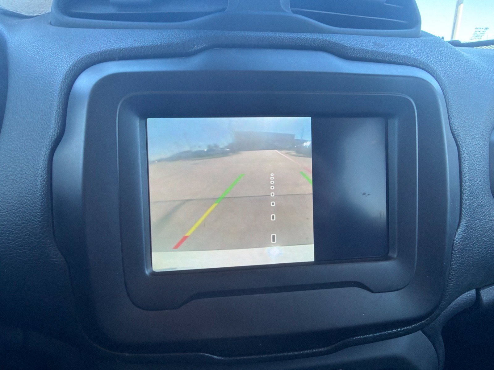 Used 2020 Jeep Renegade Latitude FWD image 15