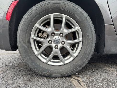 Used 2021 Chrysler Pacifica Touring w/ Cold Weather Group image 17