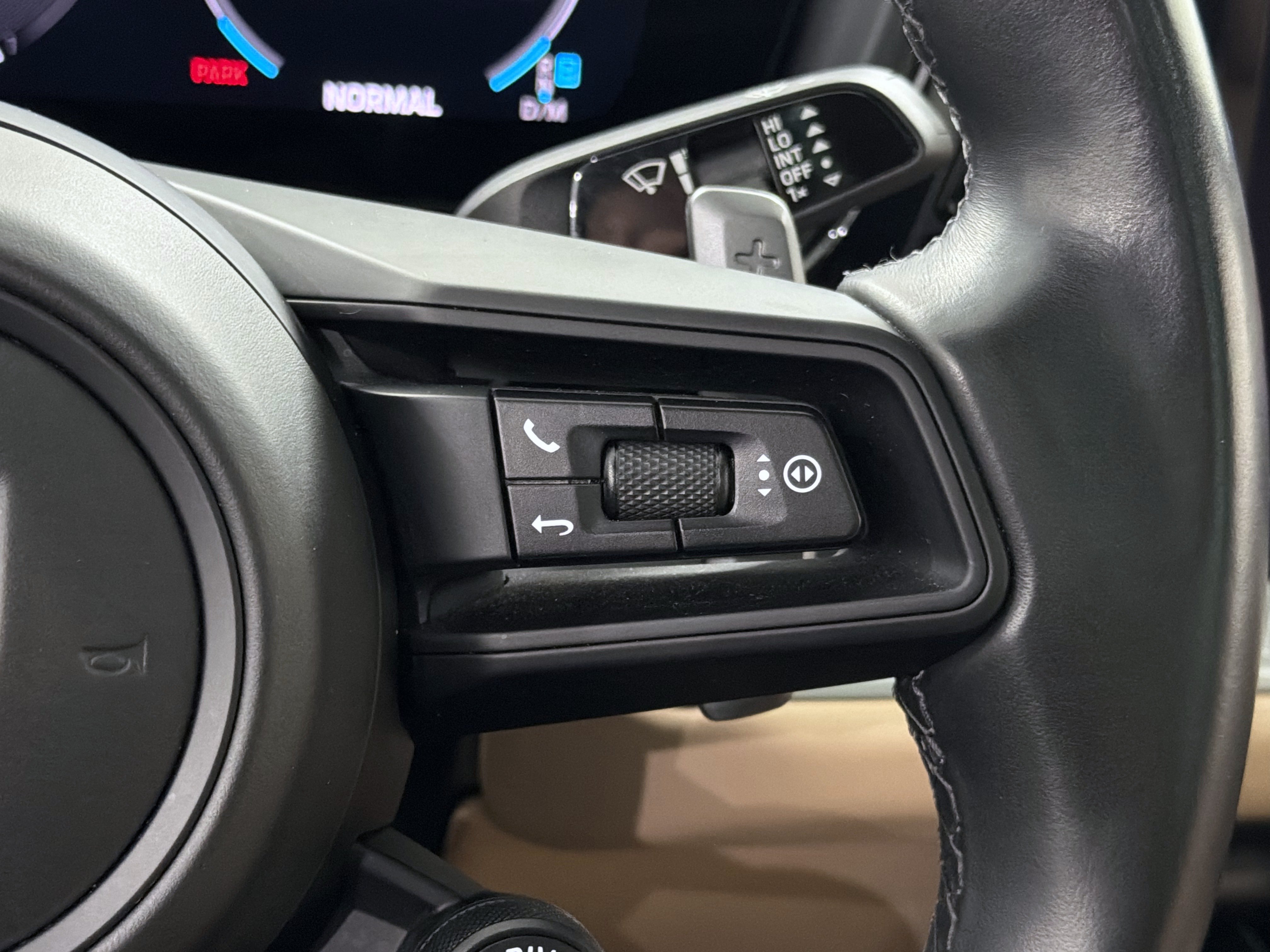 Certified 2024 Porsche Cayenne Coupe AWD/4WD image 45