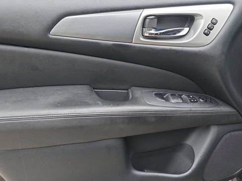 Used 2019 Nissan Pathfinder SL w/ Cargo Package FWD image 23