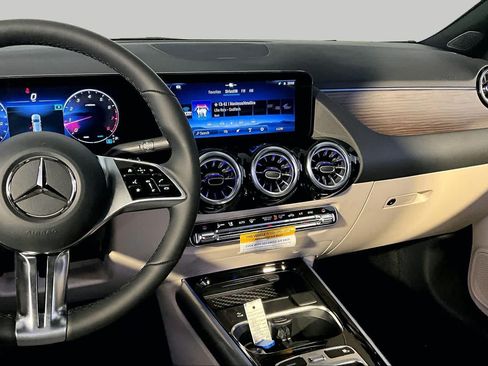 New 2026 Mercedes-Benz GLA 250 4MATIC image 8