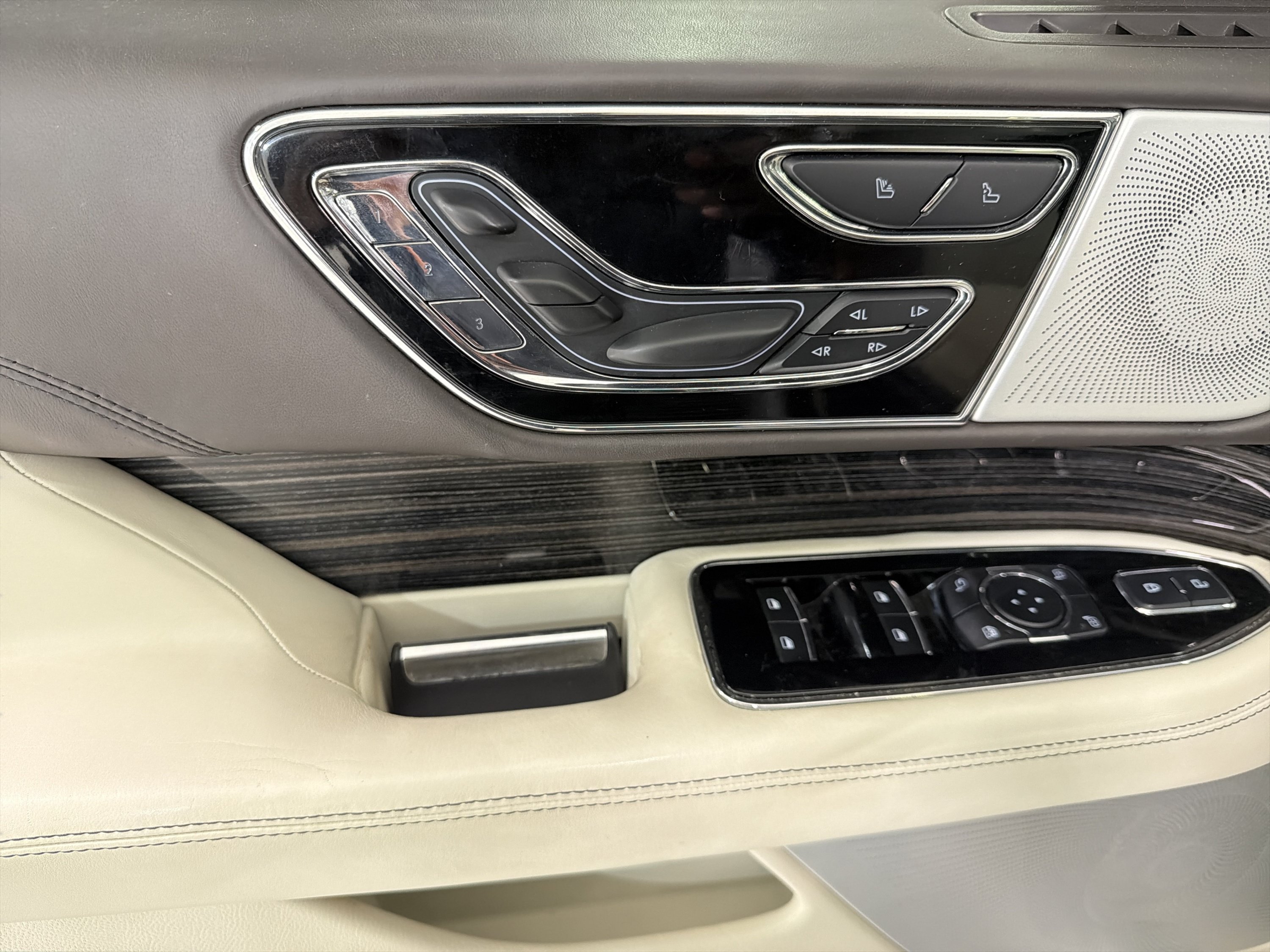 Used 2024 Lincoln Navigator Black Label AWD/4WD image 16