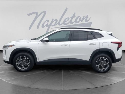 Used 2025 Chevrolet Trax LT FWD image 4