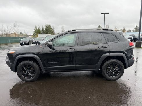 Used 2017 Jeep Cherokee Trailhawk image 5