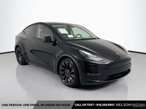 Used 2023 Tesla Model Y Performance AWD/4WD image 3
