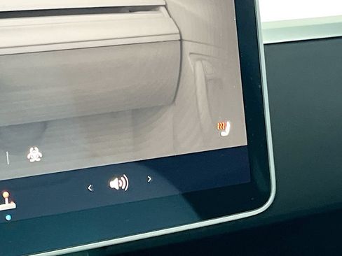 Used 2025 Tesla Model Y Long Range RWD image 19