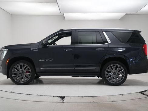 Used 2025 GMC Yukon Denali Ultimate w/ LPO, Floor Liner Package AWD/4WD image 6