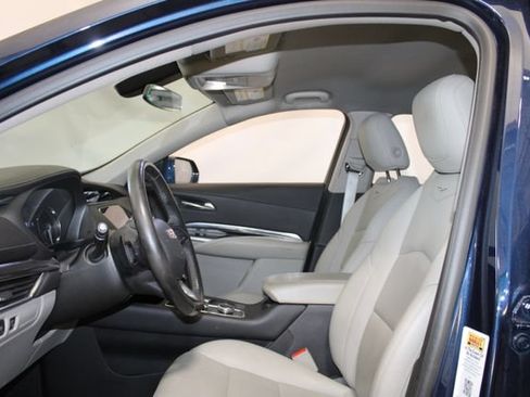Used 2019 Cadillac XT4 Luxury w/ Cold Weather Package AWD/4WD image 7