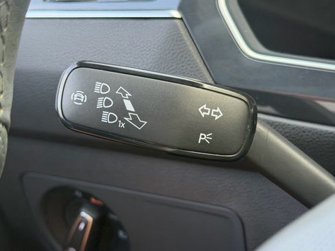 Used 2022 Volkswagen Tiguan SE R-Line FWD image 34