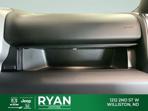 Used 2025 RAM 1500 Big Horn AWD/4WD image 24
