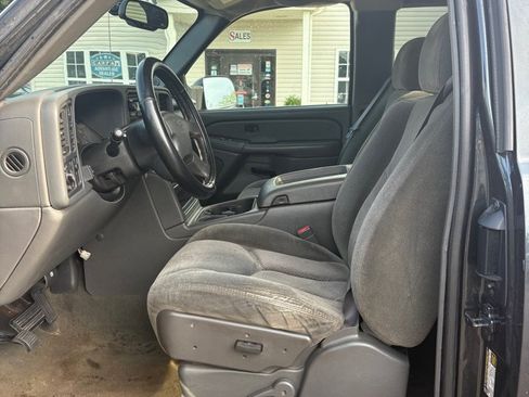 Used 2004 Chevrolet Silverado 2500 LS w/ Snow Plow Prep Package AWD/4WD image 9