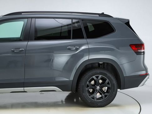 New 2026 Volkswagen Atlas Peak Edition image 4