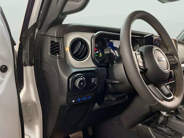Used 2024 Jeep Wrangler Unlimited w/ Convenience Group AWD/4WD image 28