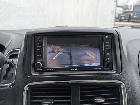 Used 2019 Dodge Grand Caravan SE w/ UConnect Hands-Free Group image 17