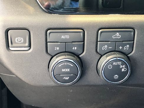 Certified 2024 Chevrolet Silverado 1500 LT image 32