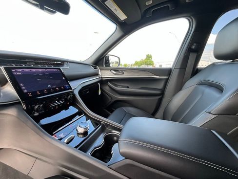 New 2025 Jeep Grand Cherokee L Limited w/ Black Appearance Package image 35