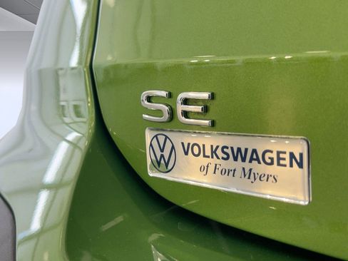 New 2026 Volkswagen Taos SE image 33