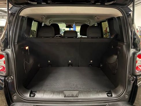 Used 2020 Jeep Renegade Altitude AWD/4WD image 9