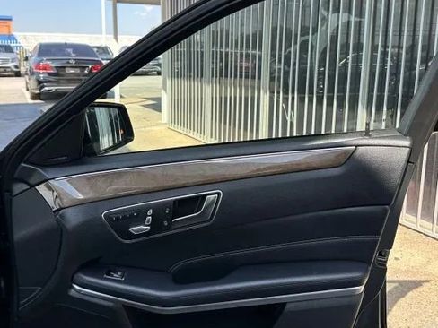 Used 2014 Mercedes-Benz E 350 4MATIC Sedan image 25