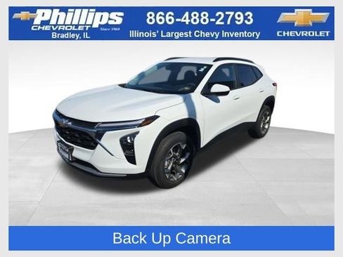 Used 2025 Chevrolet Trax LT FWD image 1