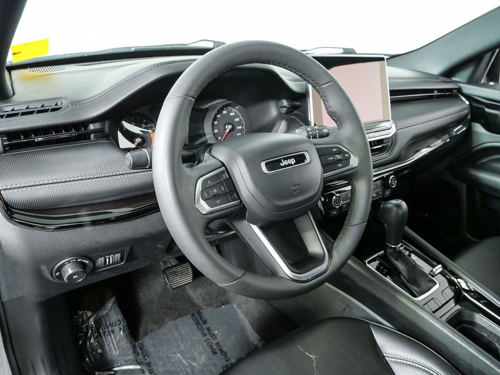 Used 2023 Jeep Compass Latitude w/ Sun and Sound Group AWD/4WD image 5
