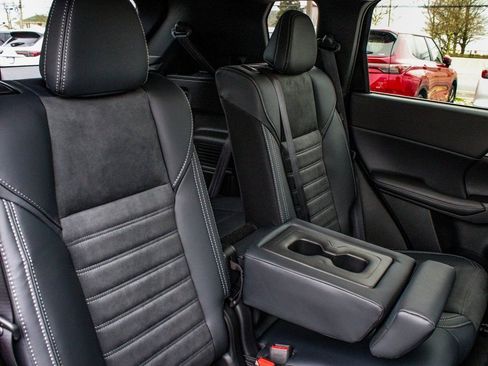 New 2026 Mitsubishi Outlander SE image 40