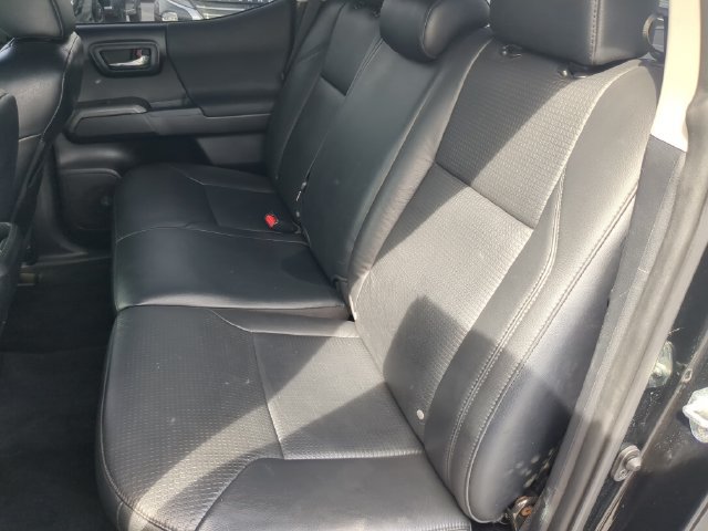 Used 2022 Toyota Tacoma TRD Sport w/ TRD Premium Sport Package AWD/4WD image 20