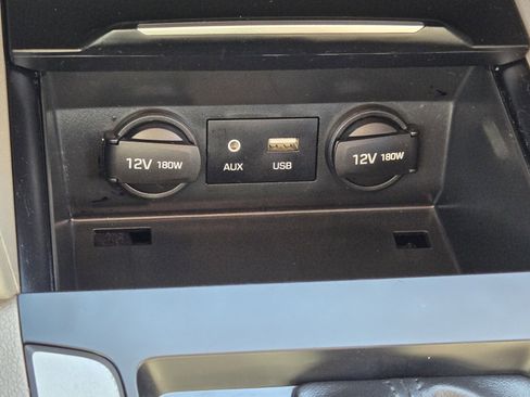 Used 2017 Hyundai Elantra SE image 41