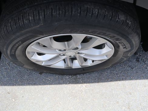 Used 2019 Hyundai Santa Fe SEL FWD image 36