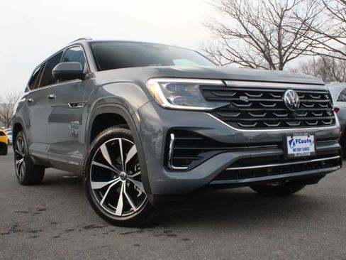 Used 2025 Volkswagen Atlas SEL Premium R-Line image 4