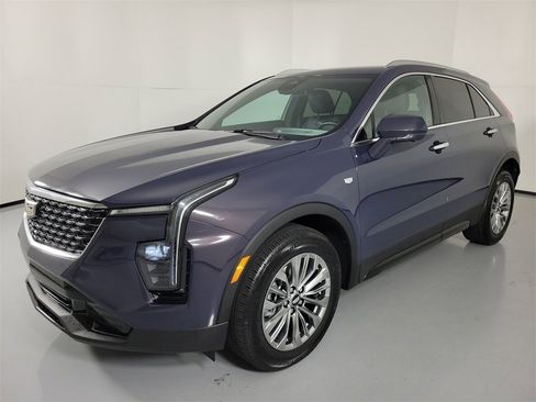 Certified 2025 Cadillac XT4 Premium Luxury image 2