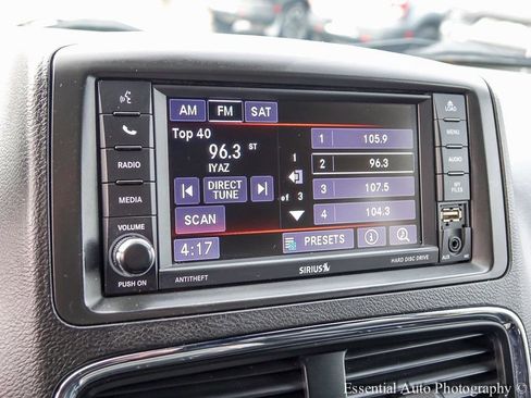 Used 2018 Dodge Grand Caravan SXT w/ Driver Convenience Group image 15