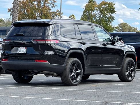 Used 2025 Jeep Grand Cherokee L Limited AWD/4WD image 4