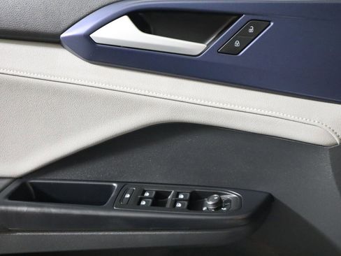 Used 2024 Volkswagen Taos SE image 36