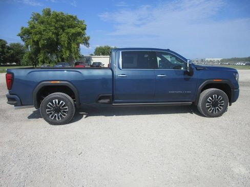 New 2026 GMC Sierra 3500 Denali Ultimate AWD/4WD image 3